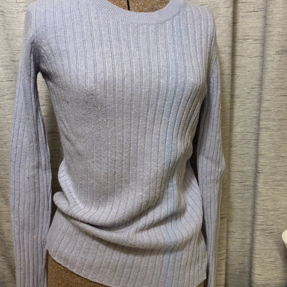 Banana Republic Fine Italian Yarn Women’s Ribbed Sweater-sz: S/P  Violet color - Picture 3 of 8
